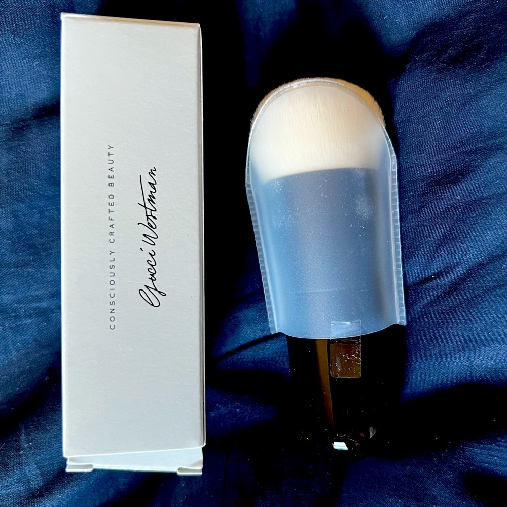 Westman Atelier liquid blender brush